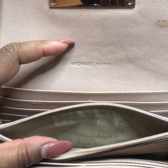 Michael Kors pink locking wallet - Picture 9 of 14